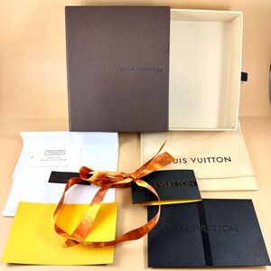 Louis Vuitton EMPTY Wallet/Coin Case Packaging 5.75”L X 5”W x 1.65”D w/Dustbag